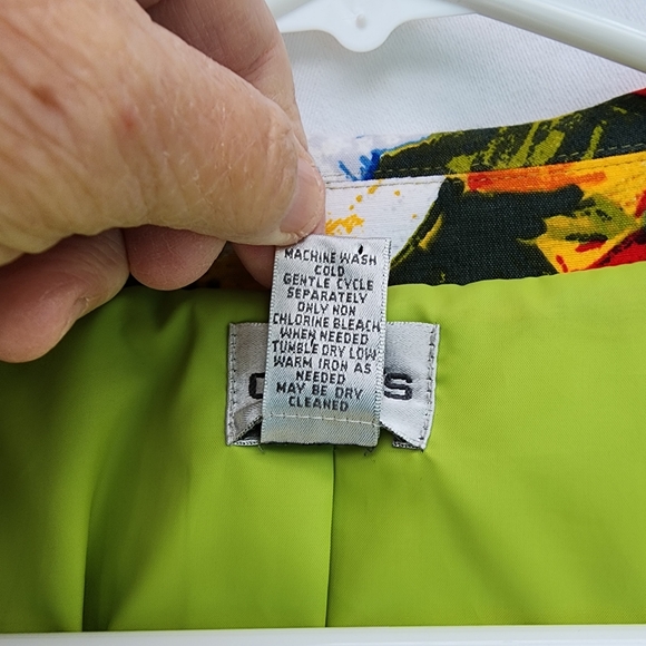 Chicos floral lined blazer/jacket, 2 buttons, 2 side pockets excellent condition - Picture 6 of 6